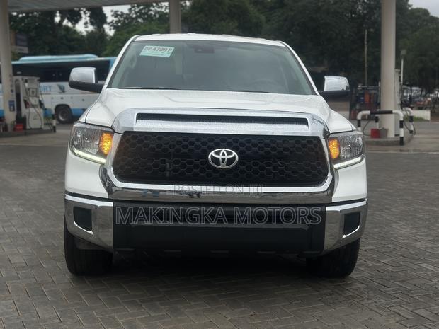 Toyota Tundra SR 2021 White