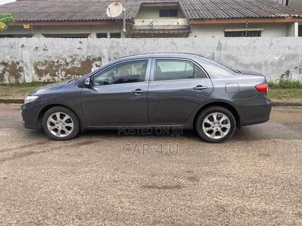 Toyota Corolla LE 4dr Sedan (1.8L 4cyl 4A) 2010 Silver