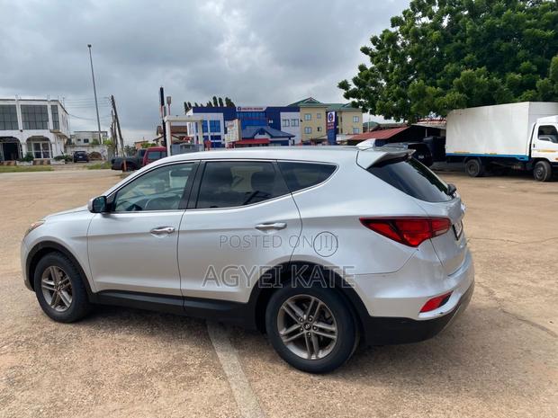 Hyundai Santa Fe 2017 Silver