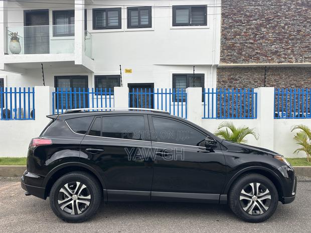 Toyota RAV4 LE 4dr SUV AWD (2.5L 4cyl 6A) 2018 Black