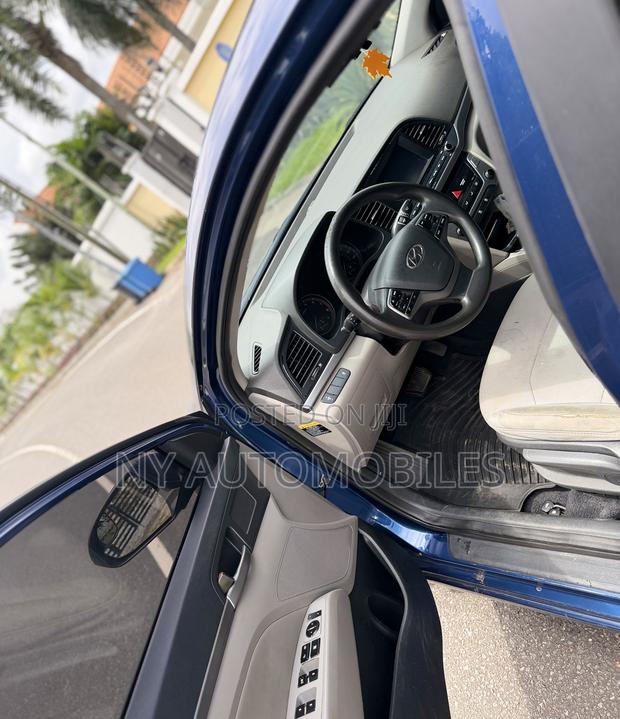 Hyundai Elantra 2017 Blue