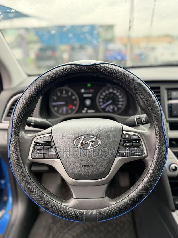 Hyundai Elantra Limited Sedan FWD (2.0L 4cyl 6A) 2017 Blue