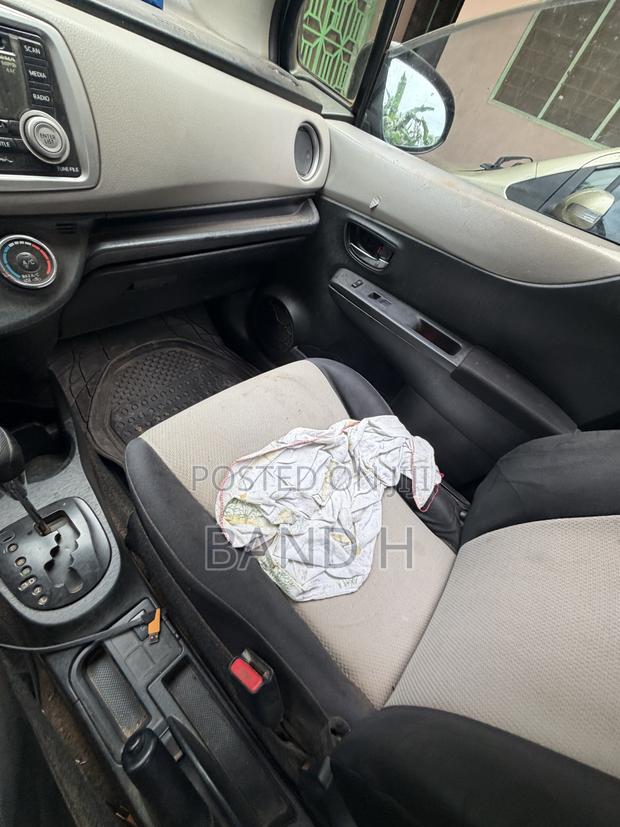 Toyota Yaris L Hatchback 5dr 2012 Gray