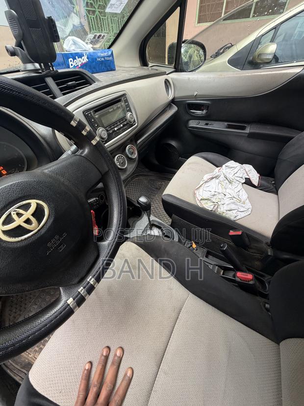 Toyota Yaris L Hatchback 5dr 2012 Gray
