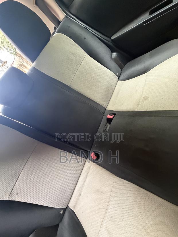 Toyota Yaris L Hatchback 5dr 2012 Gray
