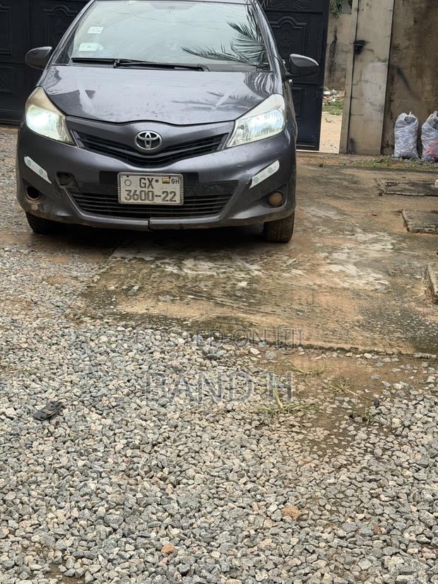 Toyota Yaris L Hatchback 5dr 2012 Gray
