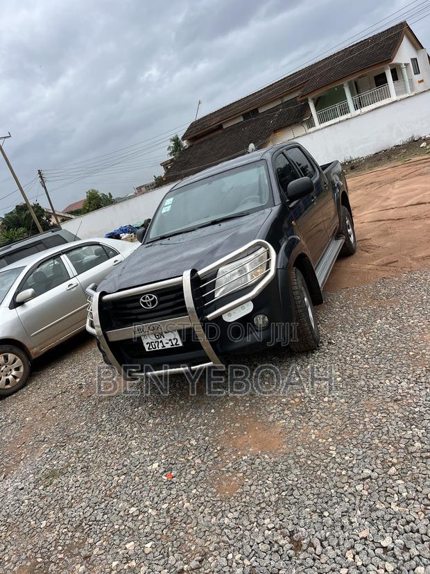 Toyota Hilux 2.5 D-4D 4X4 SRX 2012 Black