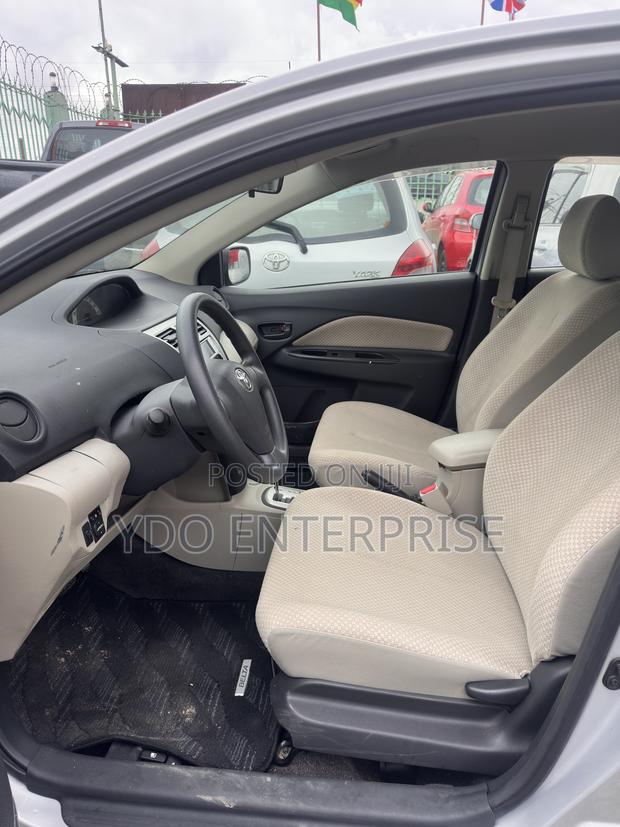 Toyota Belta 2008 Gray