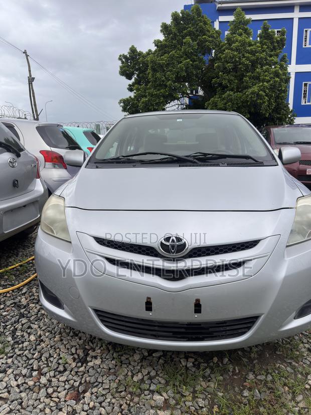 Toyota Belta 2008 Gray