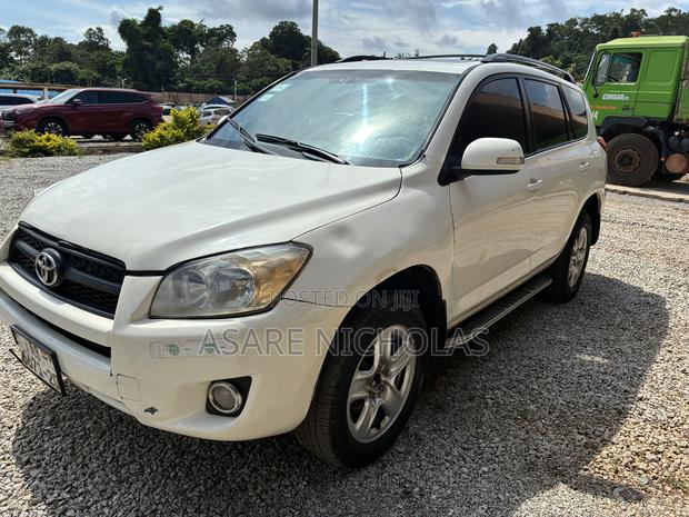 Toyota RAV4 2010 White