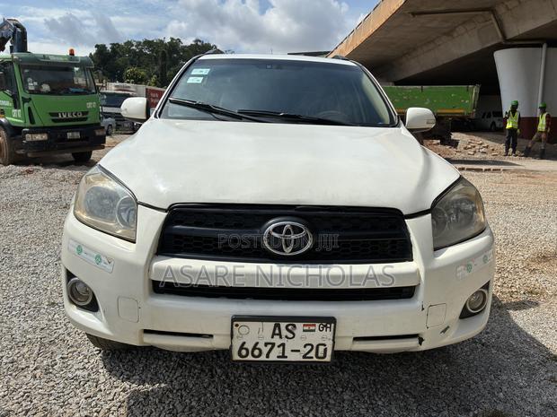 Toyota RAV4 2010 White