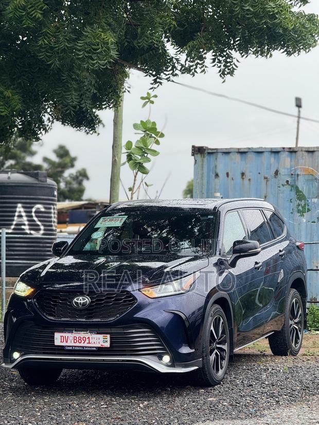 Toyota Highlander XSE 2022 Blue