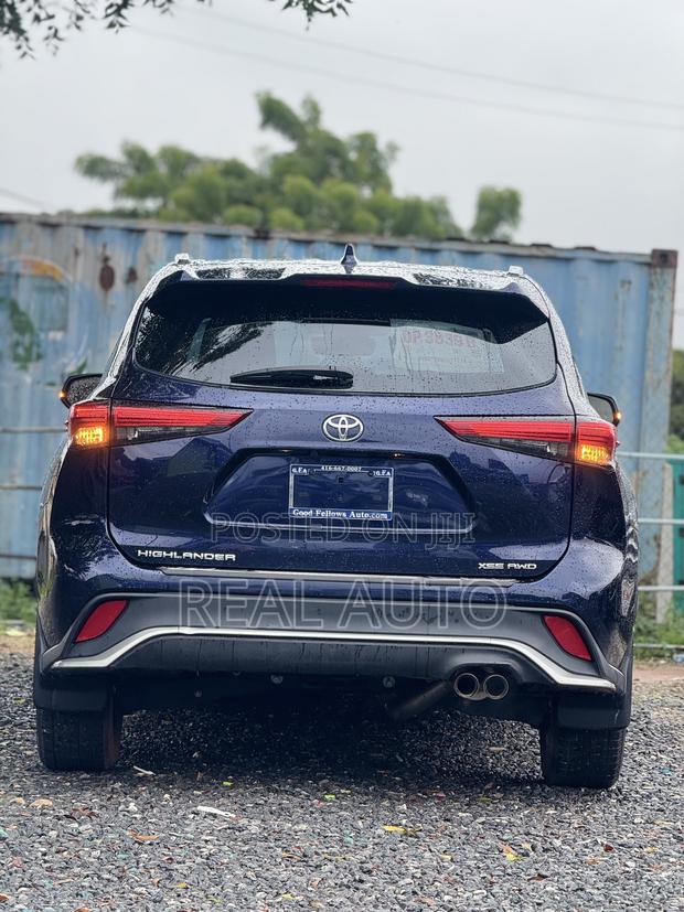 Toyota Highlander XSE 2022 Blue