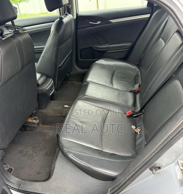 Honda Civic Touring 4dr Sedan (1.5L 4cyl) 2017 Silver