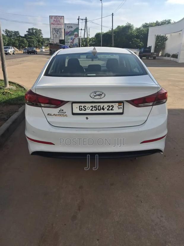 Hyundai Elantra 2018 White