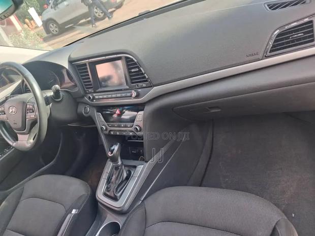Hyundai Elantra 2018 White