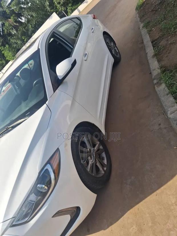 Hyundai Elantra 2018 White