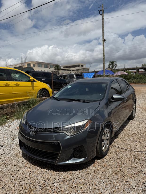 Toyota Corolla LE 4dr Sedan (1.8L 4cyl CVT) 2015 Gray