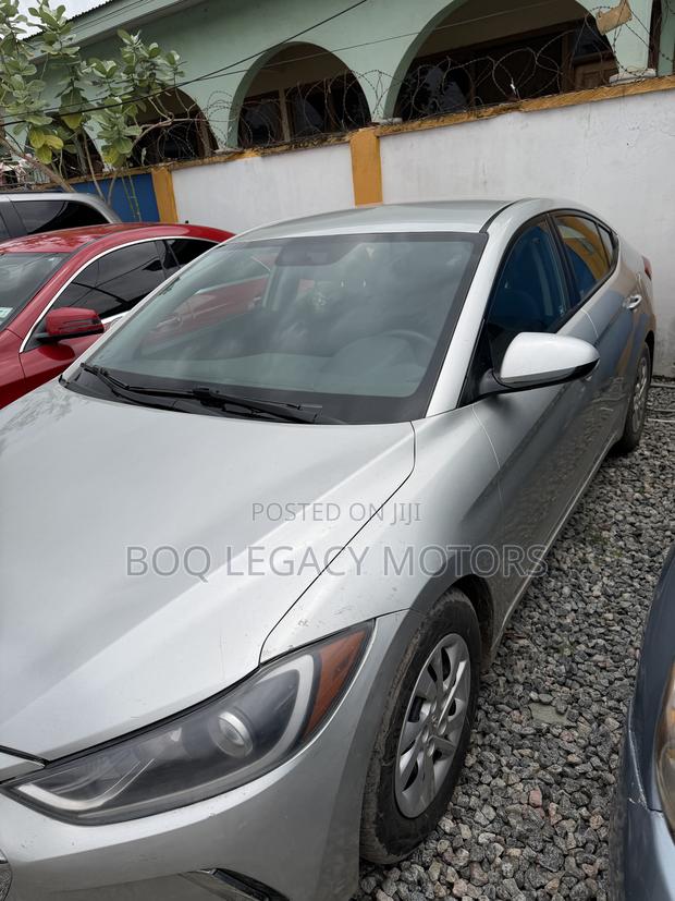 Hyundai Elantra 2017 Silver