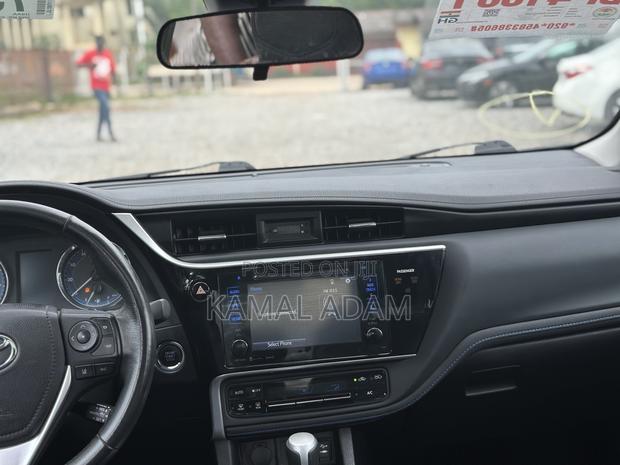 Toyota Corolla SE (1.8L 4cyl 2A) 2018 Black