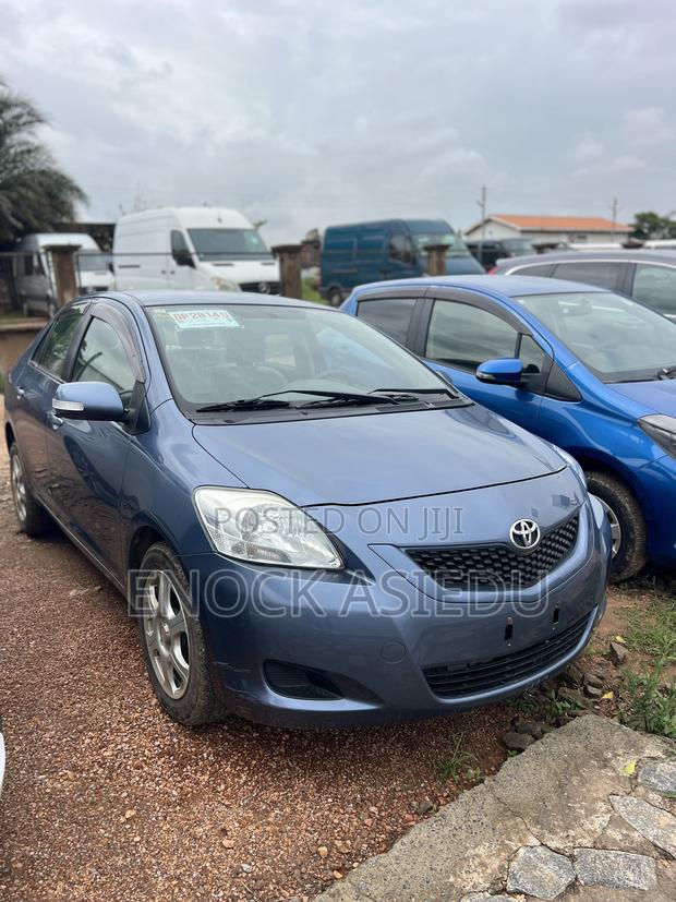 Toyota Belta 2010 Blue