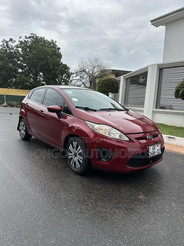 Ford Fiesta SE 4dr Hatchback (1.6L 4cyl 5M) 2014 Red