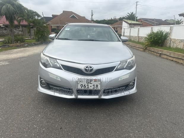 Toyota Camry SE 4dr Sedan w/Prod. End 11/13 (2.5L 4cyl 6A) 2014 Silver