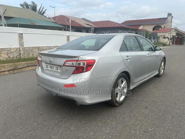 Toyota Camry SE 4dr Sedan w/Prod. End 11/13 (2.5L 4cyl 6A) 2014 Silver