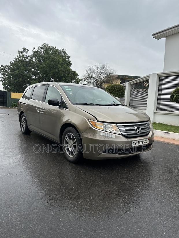 Honda Odyssey 2.4 Absolute 4WD 2012 Gold