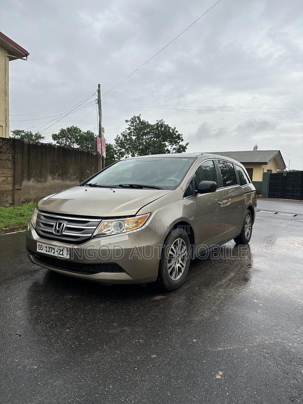 Honda Odyssey 2.4 Absolute 4WD 2012 Gold