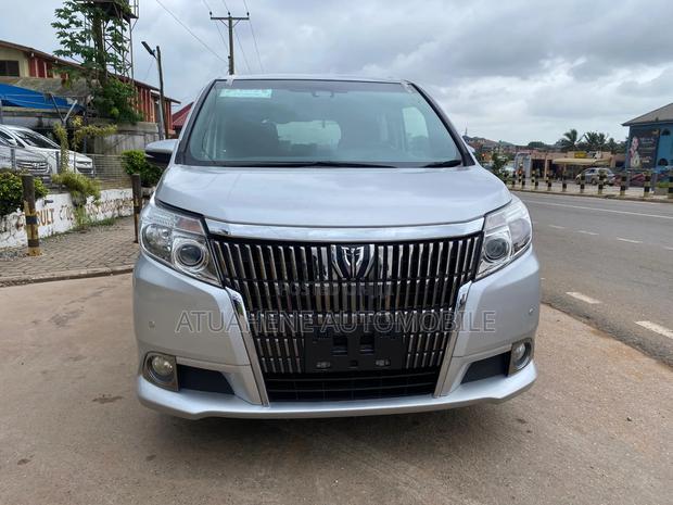 Toyota Esquire 2016 Silver
