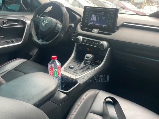 Toyota RAV4 XLE Premium 2022 Gray