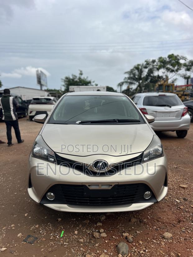 Toyota Vitz 1.3 AWD 5dr 2015 Gold