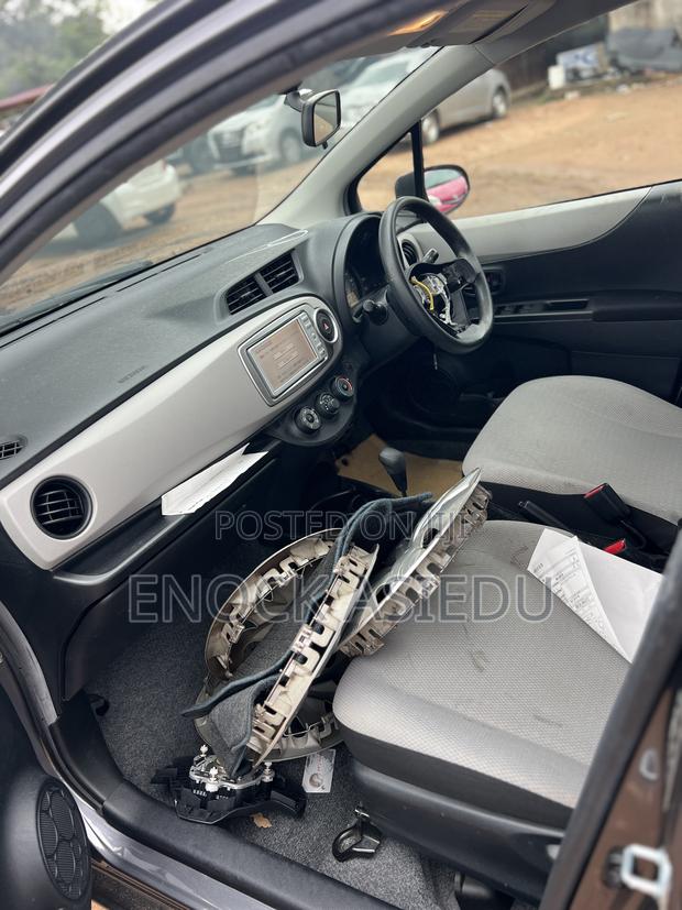 Toyota Vitz 1.3 AWD 5dr 2013 Gray