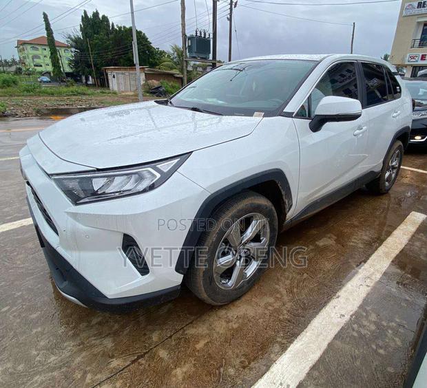 Toyota RAV4 2023 White