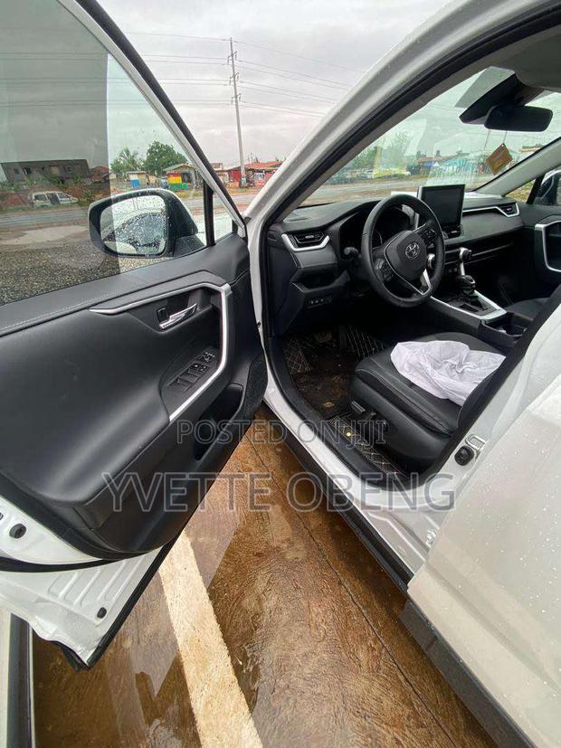 Toyota RAV4 2023 White