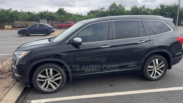Honda Pilot Touring 4dr SUV 4WD (3.5L 6cyl 9A) 2017 Black