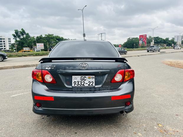 Toyota Corolla 2010 Gray