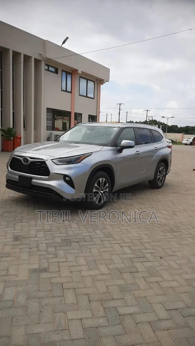 Toyota Highlander XLE AWD 2023 Silver