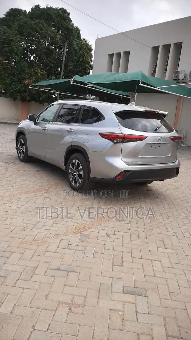 Toyota Highlander XLE AWD 2023 Silver