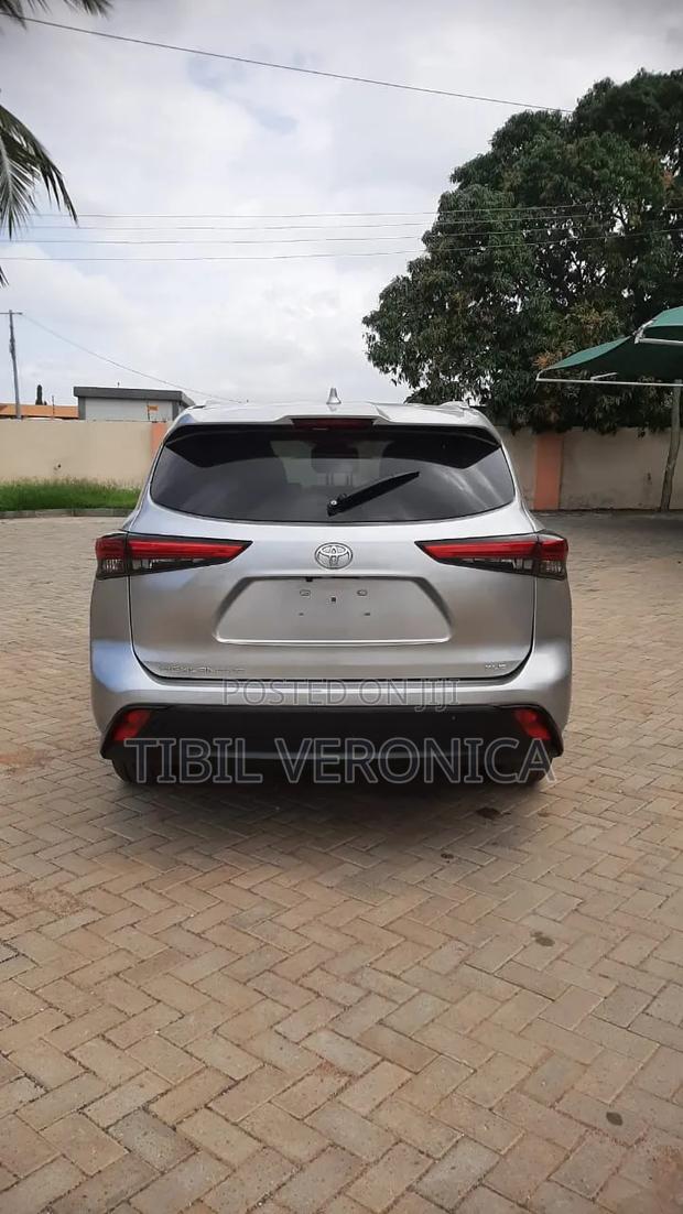 Toyota Highlander XLE AWD 2023 Silver