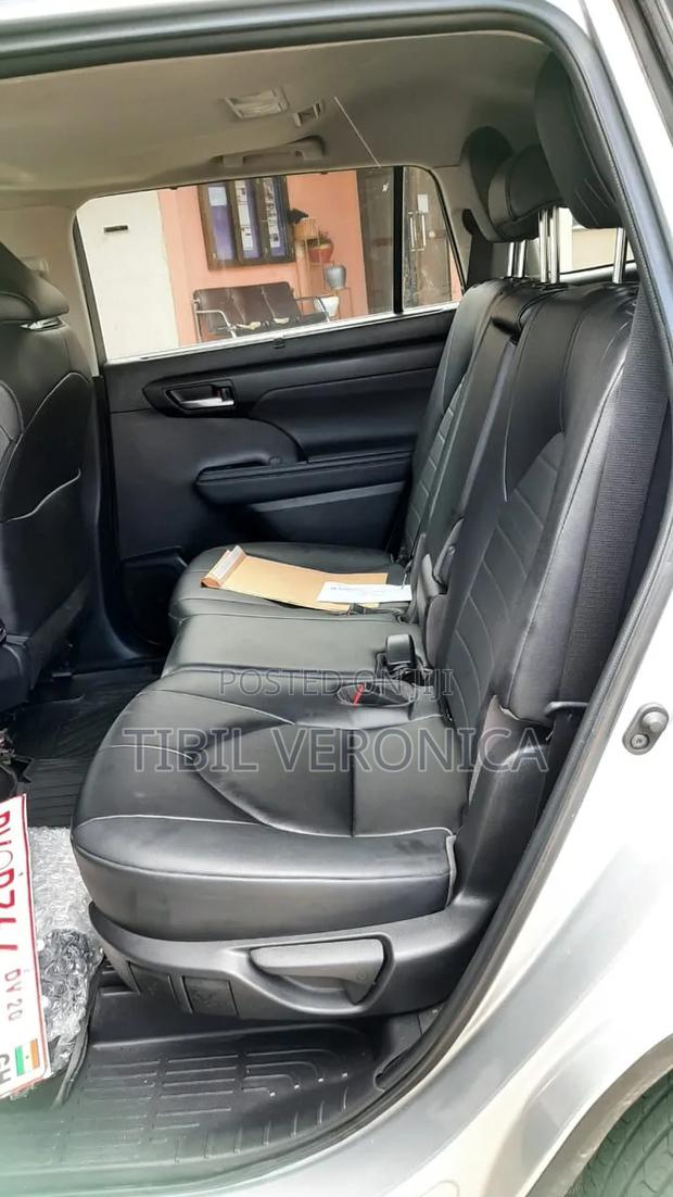 Toyota Highlander XLE AWD 2023 Silver