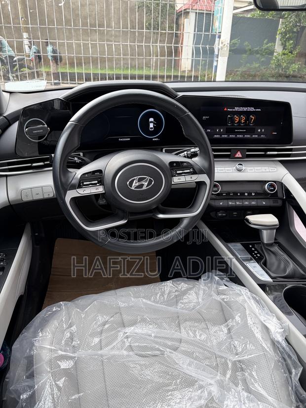Hyundai Elantra Limited 2022 Gray