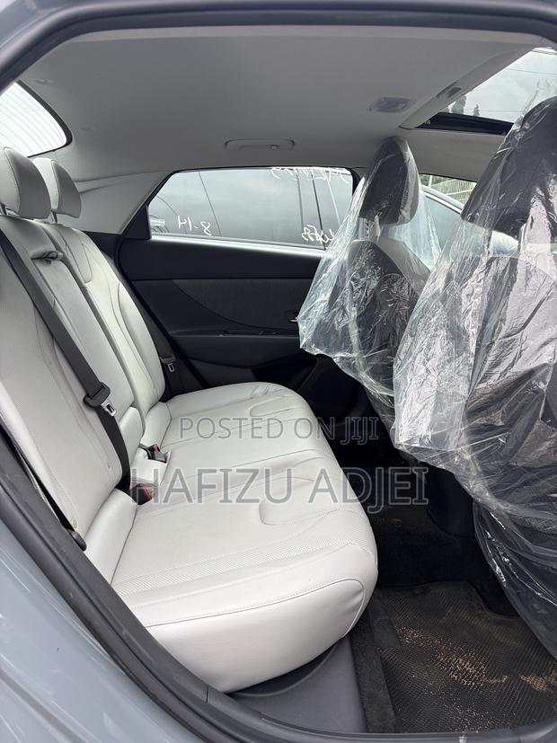 Hyundai Elantra Limited 2022 Gray