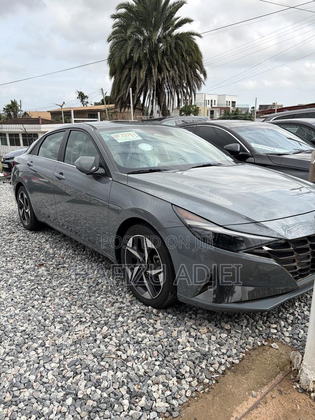 Hyundai Elantra Limited 2022 Gray