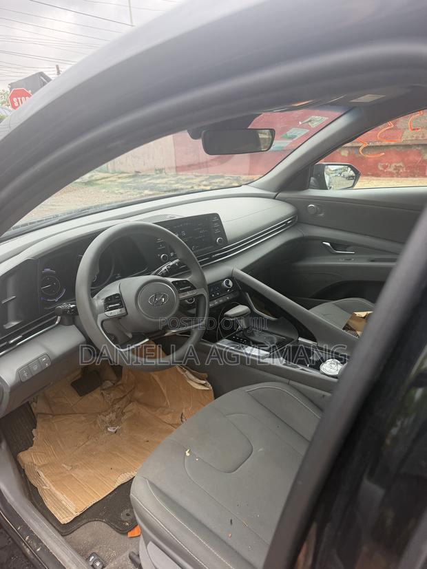 Hyundai Elantra 2022 Black