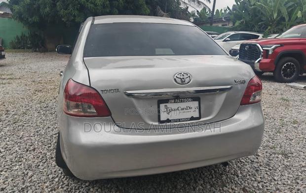 Toyota Yaris 2010 Silver
