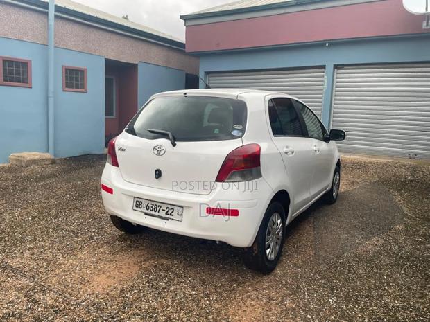 Toyota Vitz 1.3 FWD 3dr 2010 White