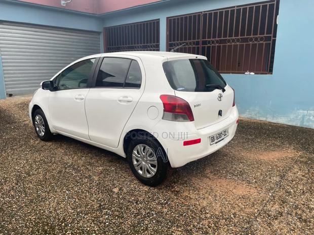 Toyota Vitz 1.3 FWD 3dr 2010 White