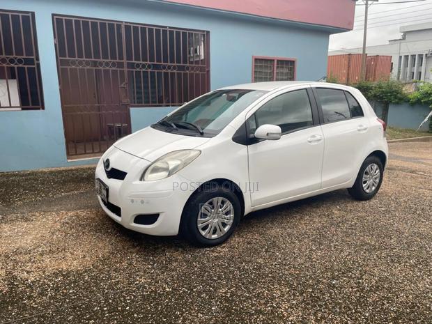 Toyota Vitz 1.3 FWD 3dr 2010 White